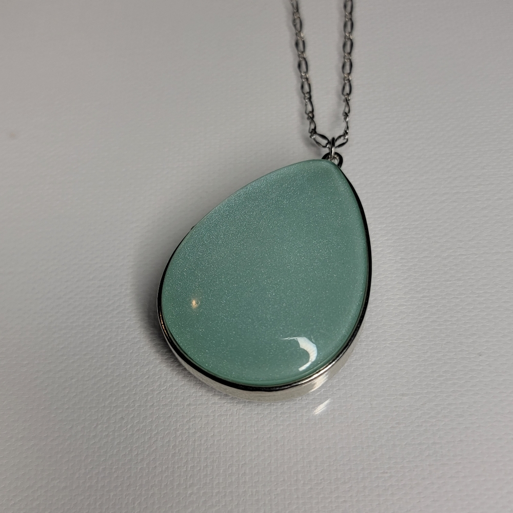 3/$20 ✨️ TORRID Teal and Navy reversible pendant silver chain necklace